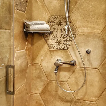 Windmill By Rembrandt Old Town בוקרשט